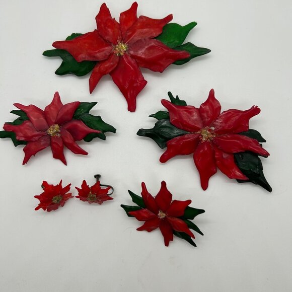 Vintage Poinsettia Brooches 1940s WWII Era Acrylic 4 Pins and Earrings Floral - Picture 6 of 16